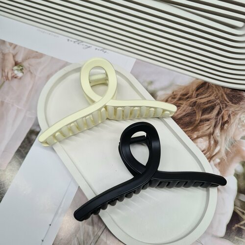 Крабик для волос 2 шт черныйкремовый 425₽