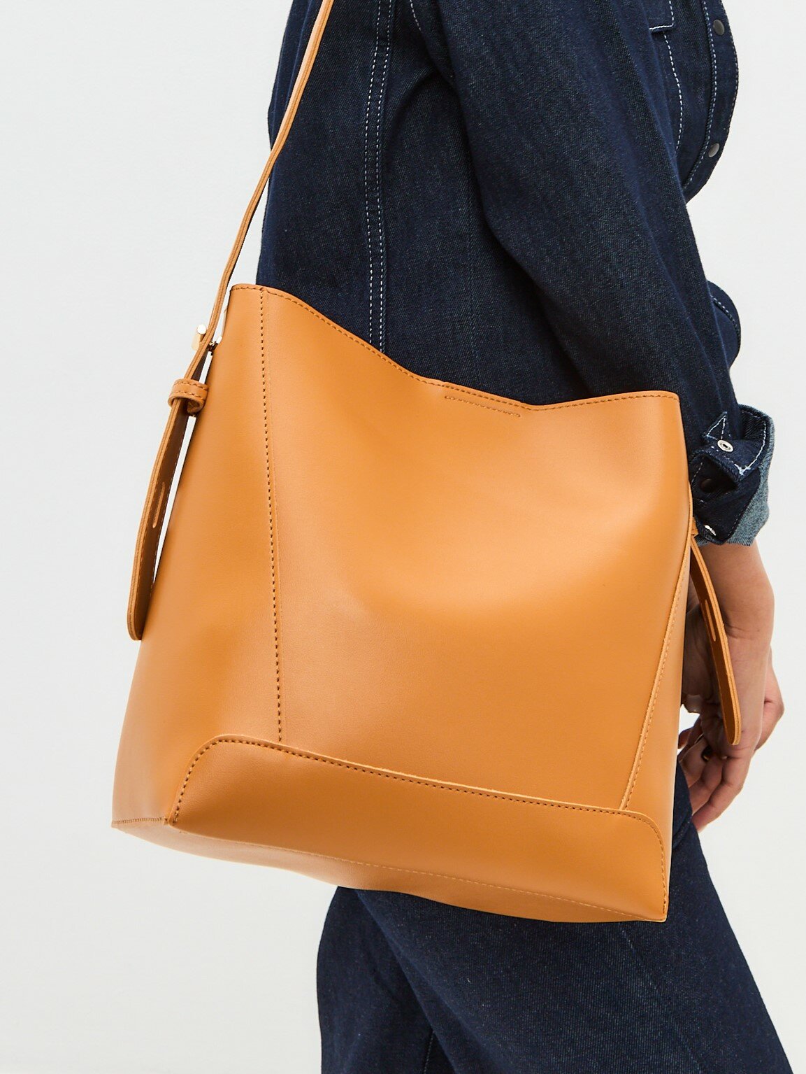 Сумка кросс-боди AVGUST ACCESSORIES 