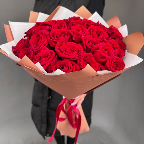 Изображение товара Розы Премиум 15шт красные высота 50 см (на фото 20 шт) букет рн арт. 01511795