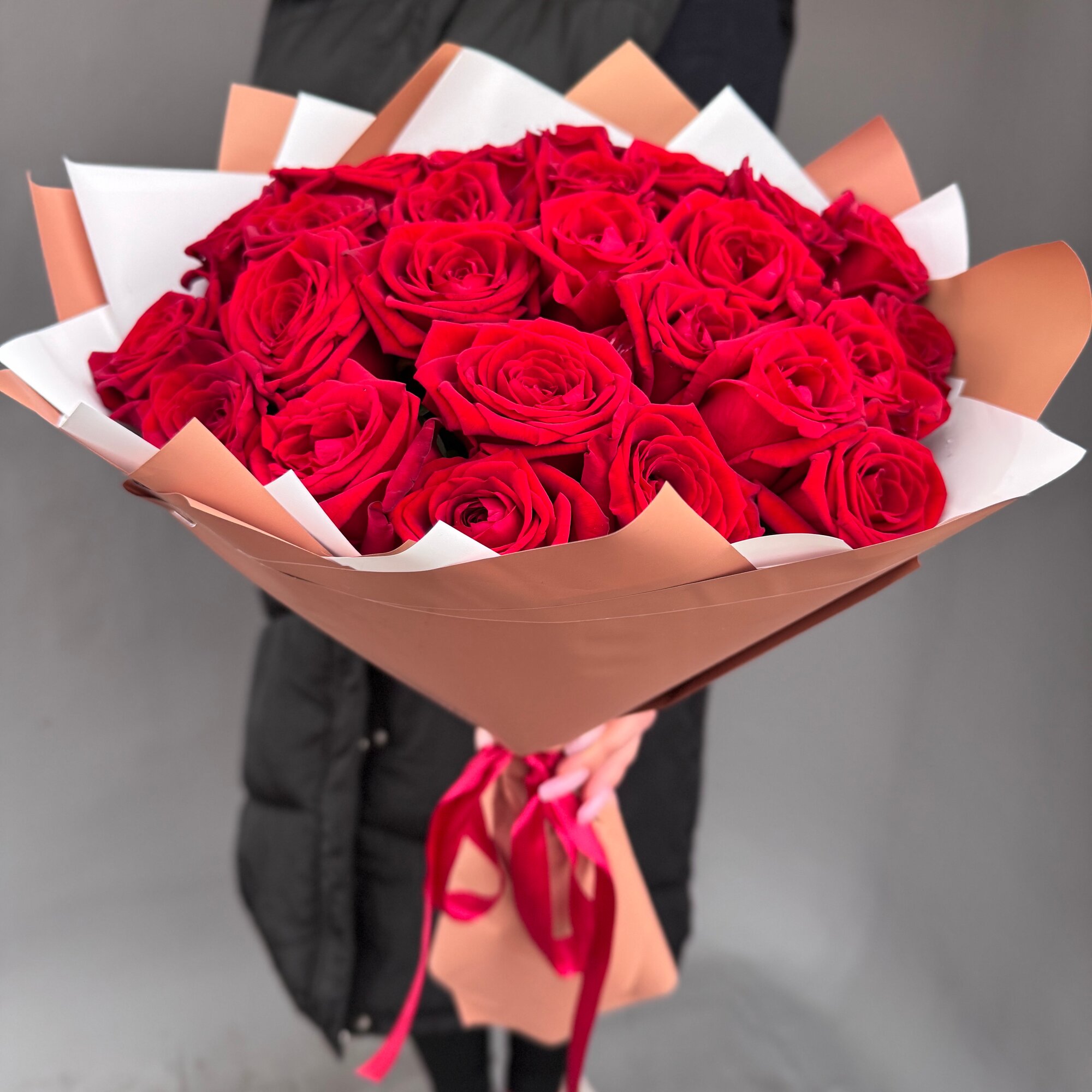Розы средние бордо 13 шт (на фото 20 шт) красные Ред 40 см арт. 01512002