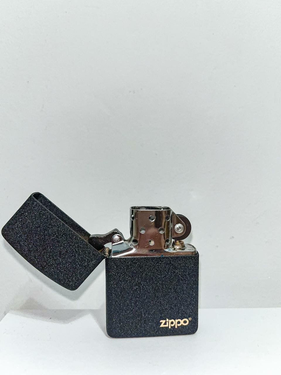 Зажигалка бензиновая ZIPPO - фотография № 1