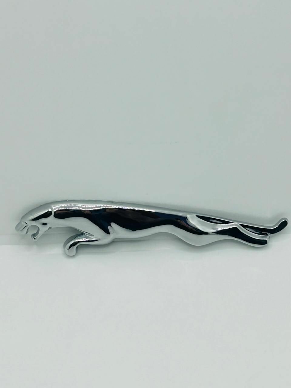 Шильдик Наклейка Эмблема Jaguar Хром