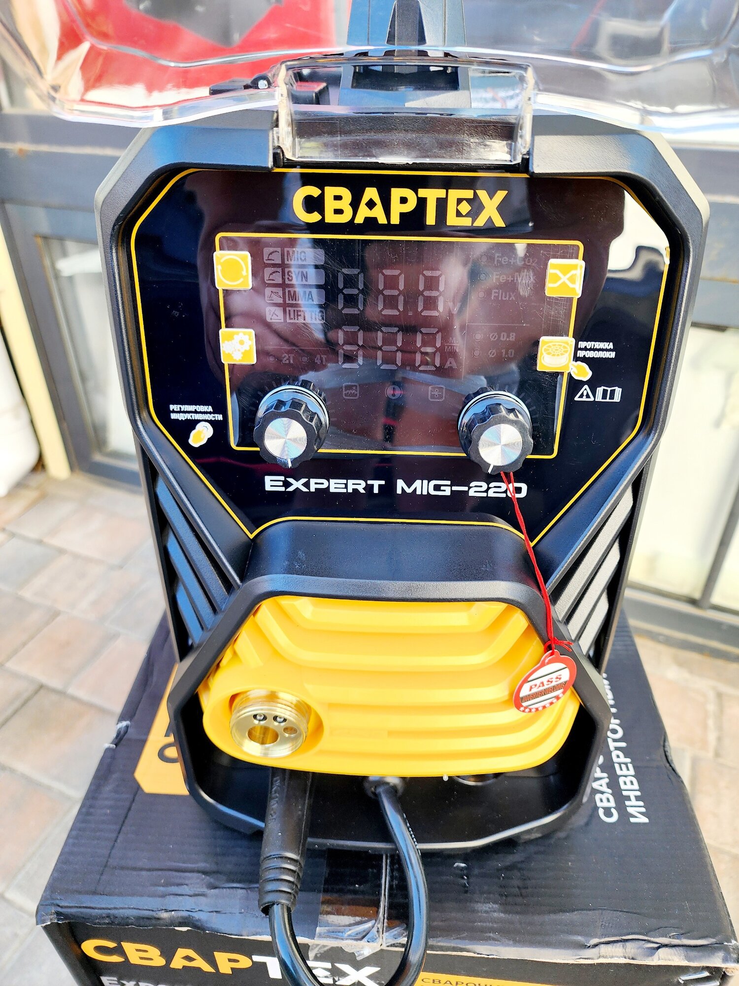 Сварочный инверторный полуавтомат свартех Expert MIG-220 (MIG/MMA/TIG Lift, цифровой дисплей, электродержатель, клеммы, горелка MIG евро)