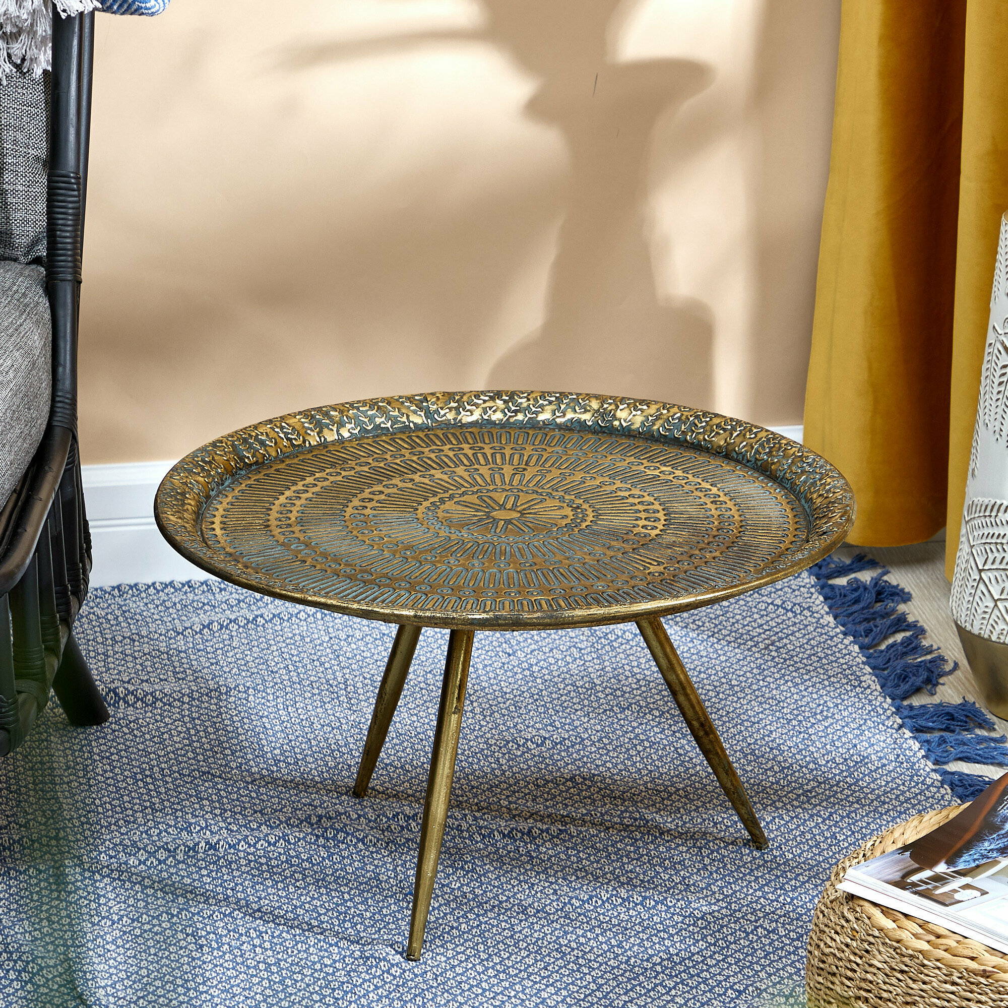 Столик Glasar Кения для гостиной металлический круглый 56 см