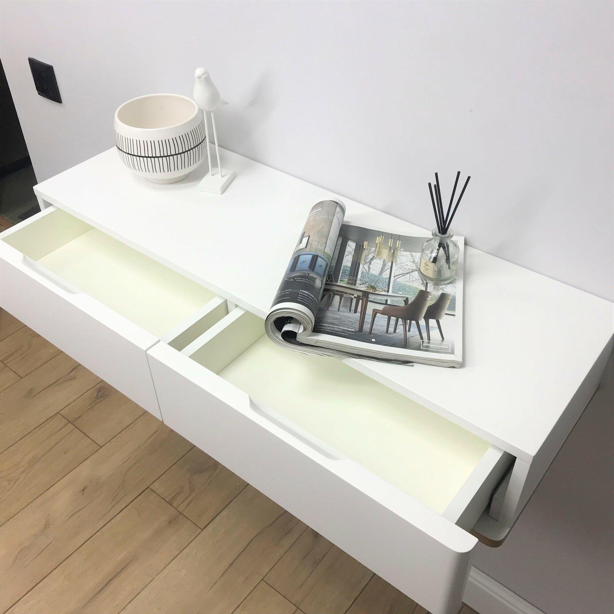 Туалетный столик в эмали подвесной, Bianko консольный столик, консоль навесная белая 100х32х16 см. Дизайнерская мебель Grande House - фотография № 6