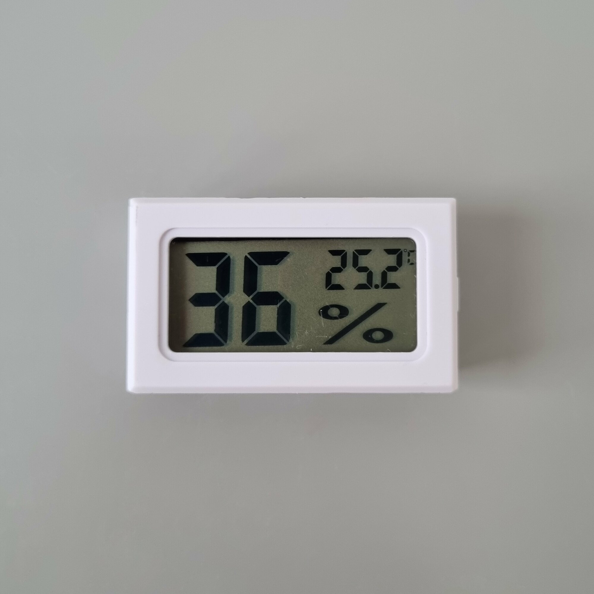 Термометр-гигрометр цифровой для дома, дачи, теплицы, террариума - фотография № 5