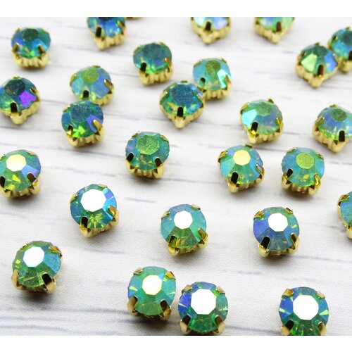 ЗЦ015ДС66 Хрустальные стразы в металлических цапах шатоны размер 6 мм цвет Зеленый с AB покрытием цвет оправы золото 25 штупак 199₽