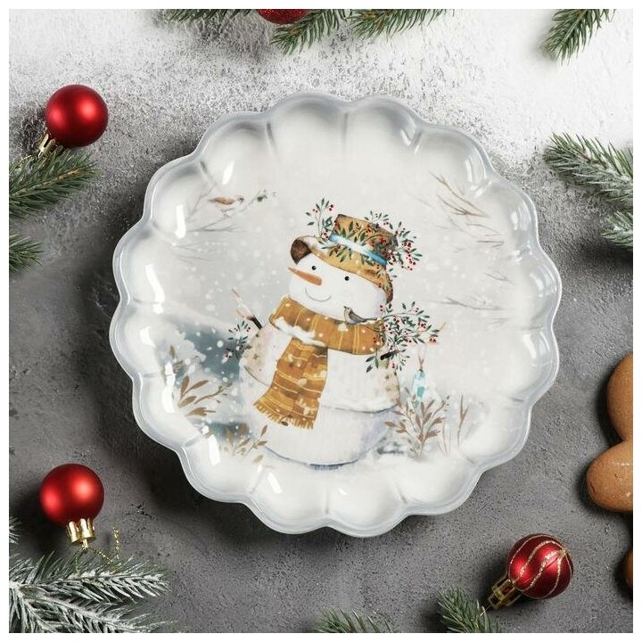 Доляна Блюдо сервировочное Доляна «Рождественский снеговик», d=20 см, цвет белый
