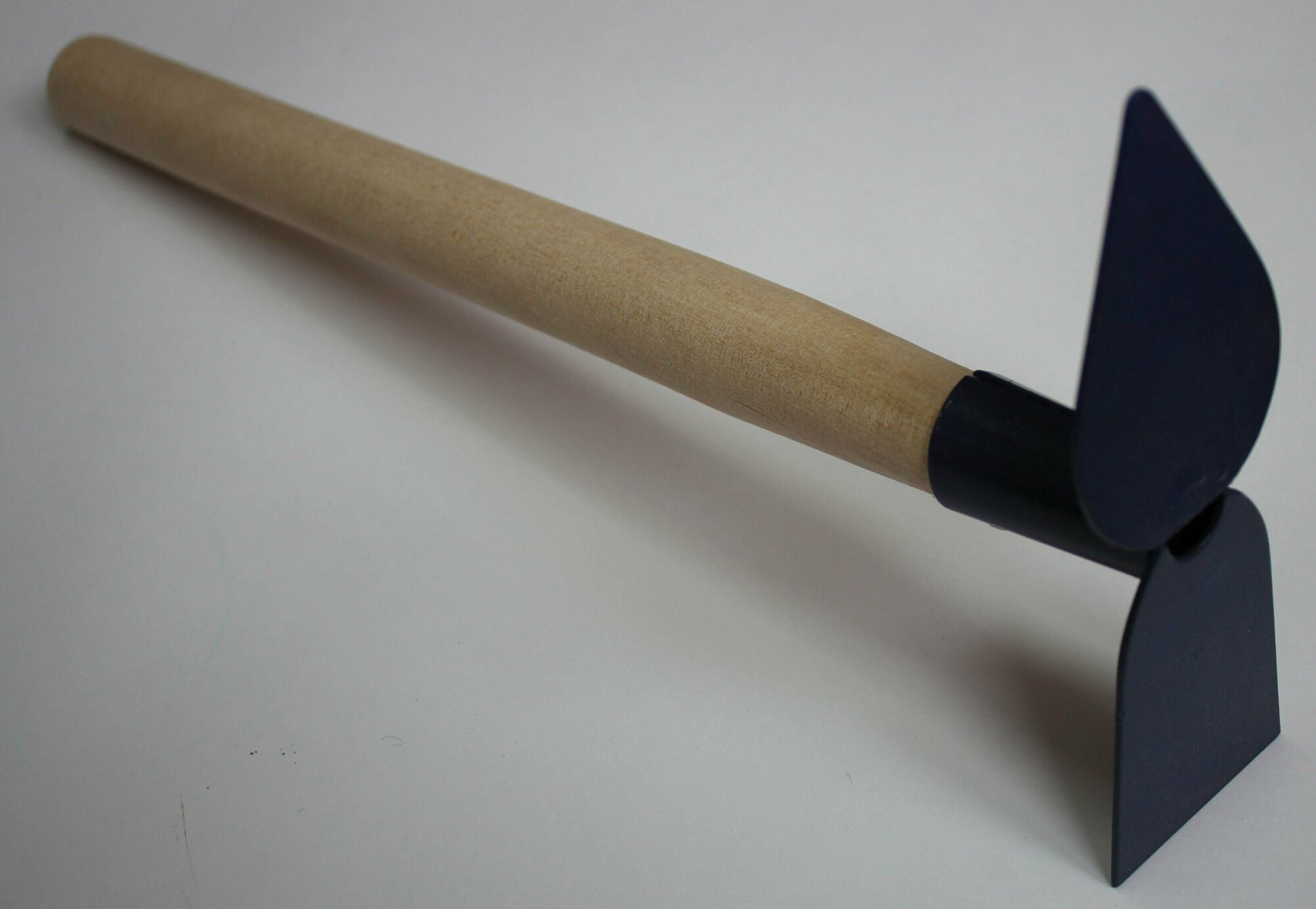 Комбинированная мотыжка 32 см, с деревянной ручкой, из углеродистой стали, отлично подходит для быстрой и качественной прополки грядок и клумб. - фотография № 2