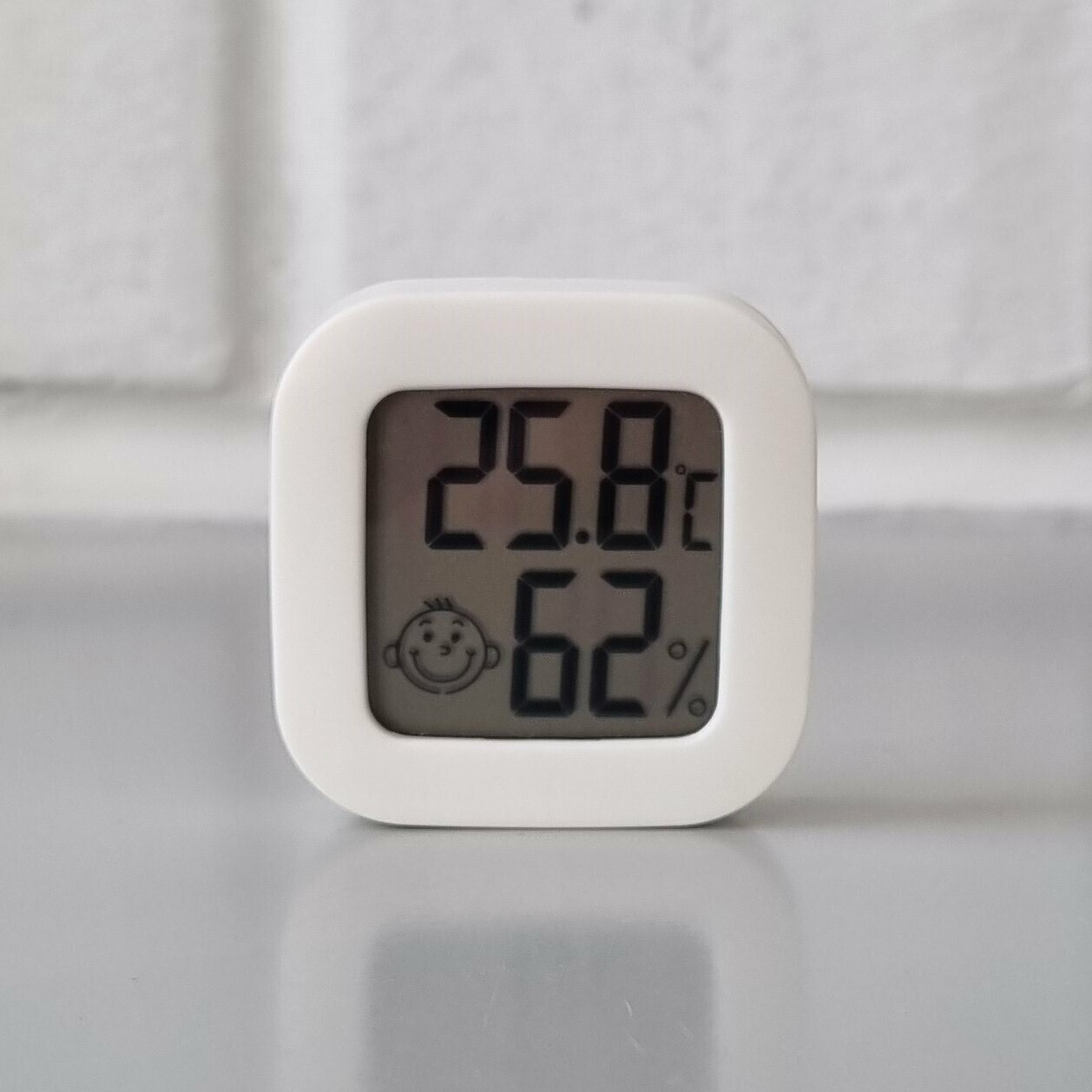 Термометр-гигрометр цифровой для дома, дачи, теплицы, террариума / Гигрометр термометр - измеритель влажности и температуры (цифровая метеостанция) - фотография № 7