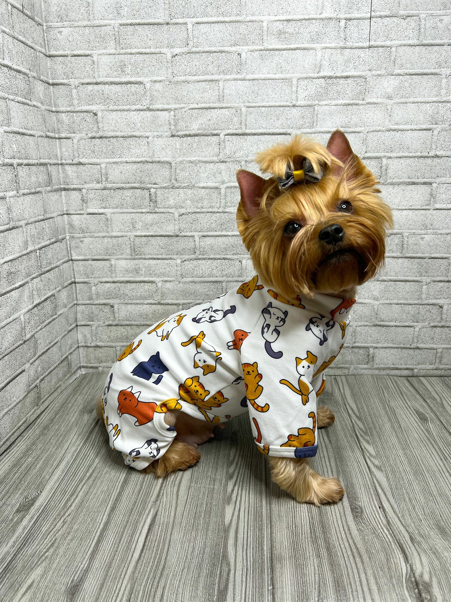 Пижама-костюм для мелких и средних пород собак / Размер L / Белый - фотография № 5