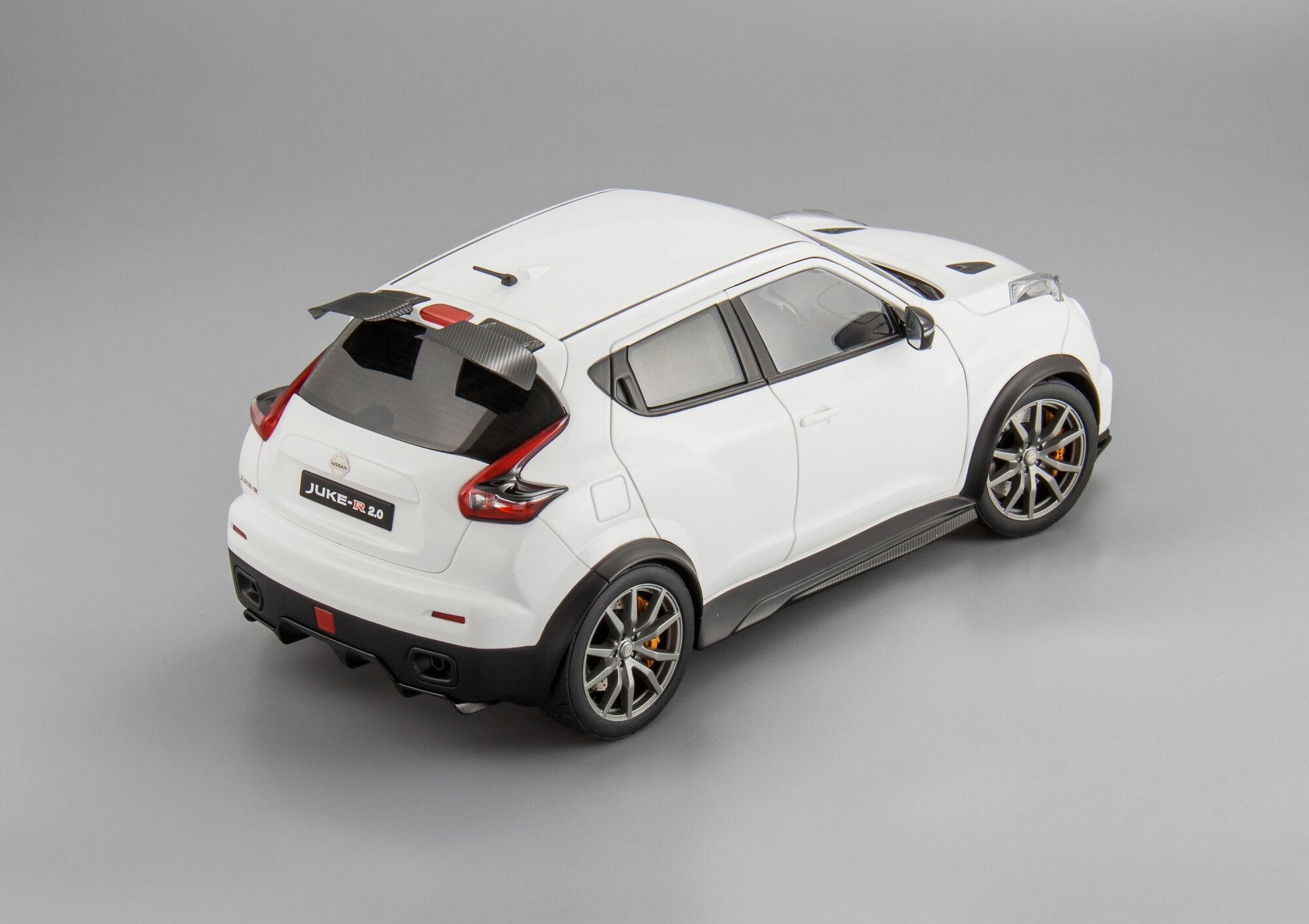 Коллекционная масштабная модель 1:18 Nissan Juke R 2.0 2016 от AUTOart — фото 1