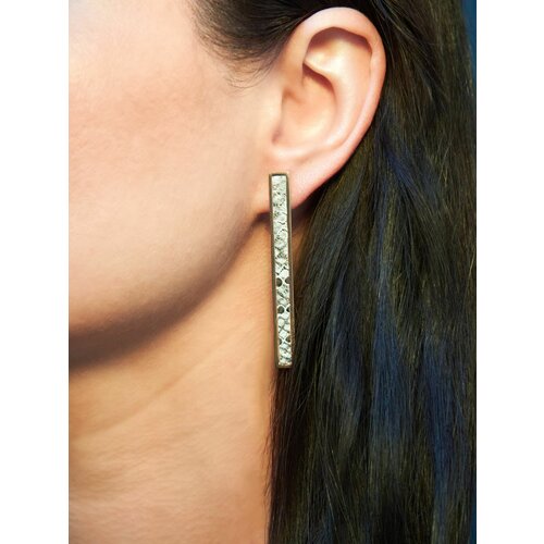 Серьги пусеты бижутерный сплав, серебрение, кожа, мультиколор