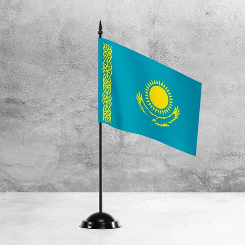 настольный флаг флаг казахстана Настольный флаг Казахстана на пластиковой черной подставке