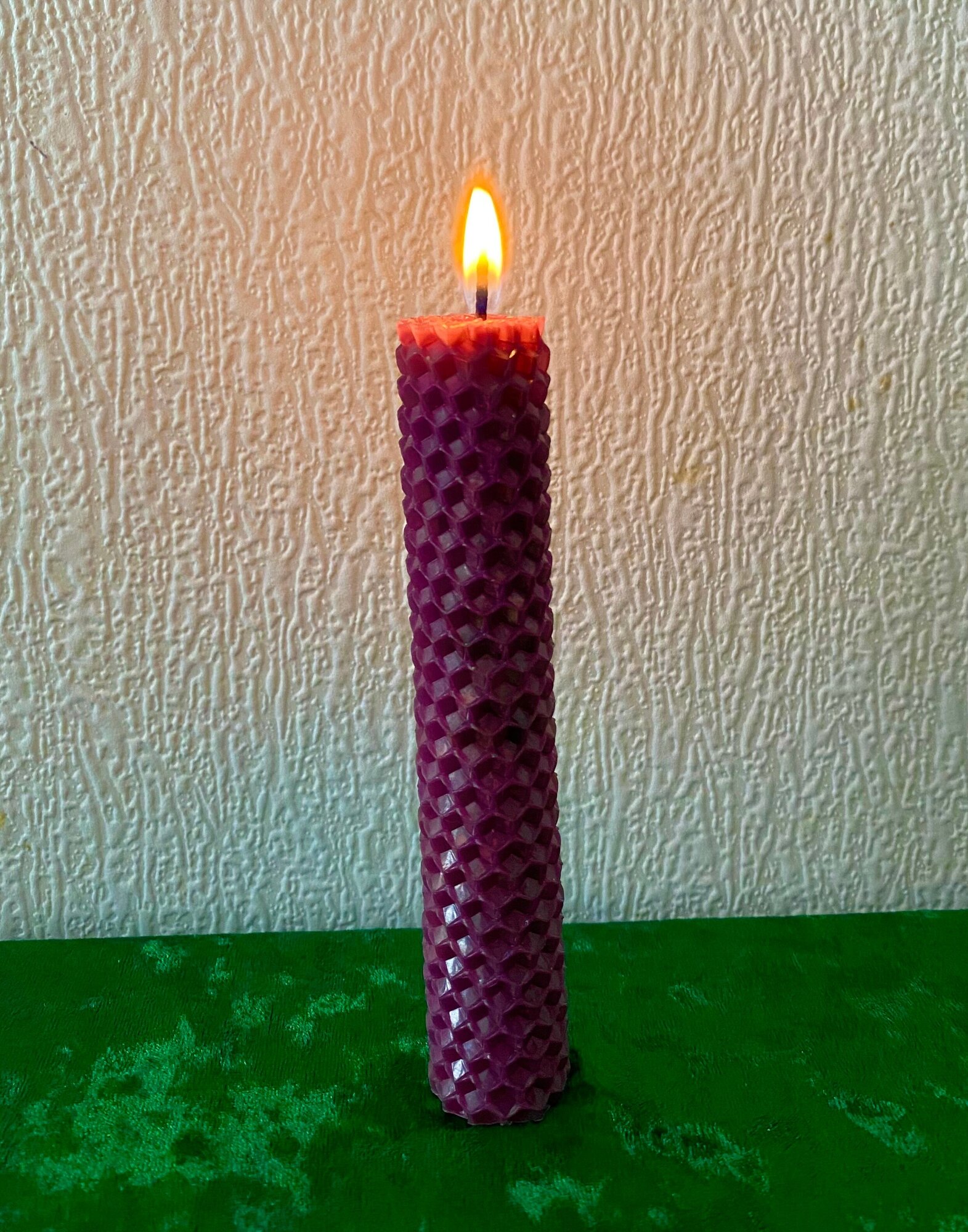 Магическая свеча на исполнение желания с рунами