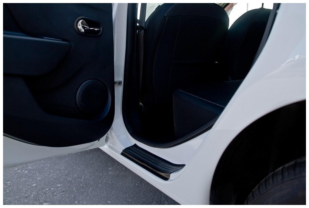 Накладки на внутренние пороги задних дверей (2шт.) Renault Sandero Stepway 2014-2017 (II дорестайлинг)