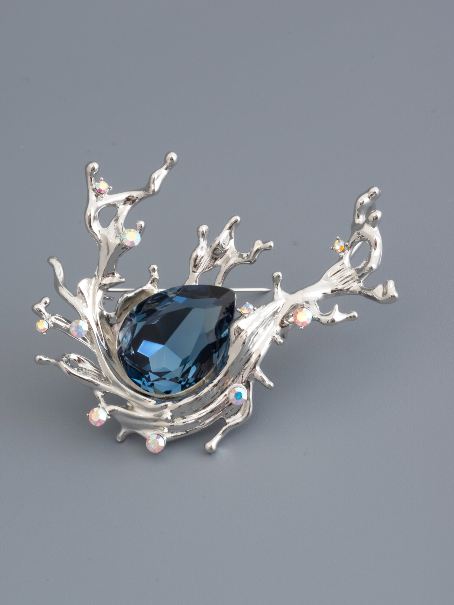 Брошь ЖемАрт, кристалл, 1 шт., серебряный — фото 1