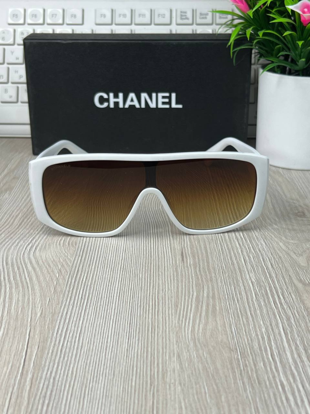 Солнцезащитные очки Chanel, белый — фото 1