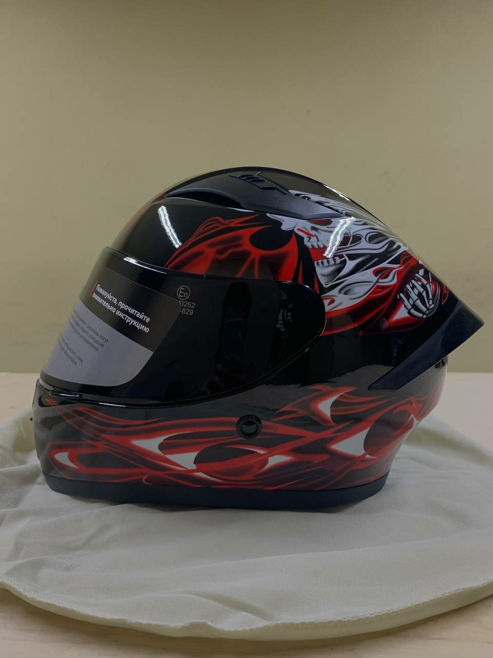 Шлем защитный VMC "YEMA" YM-829, с тонированным визором, black red ghost, размер L