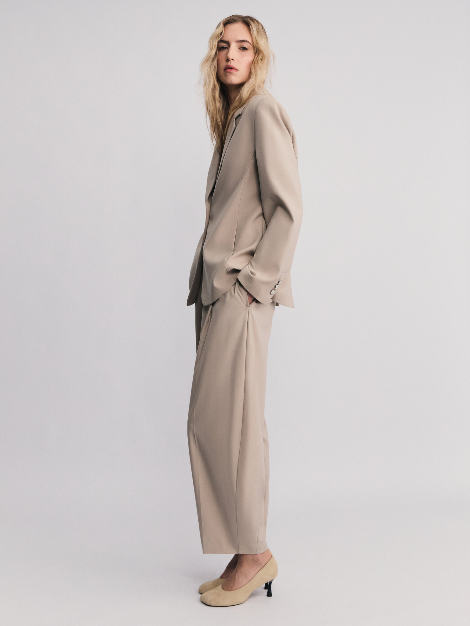 Брюки бананы ZARINA ICONIC размер S (RU 44) бежевый