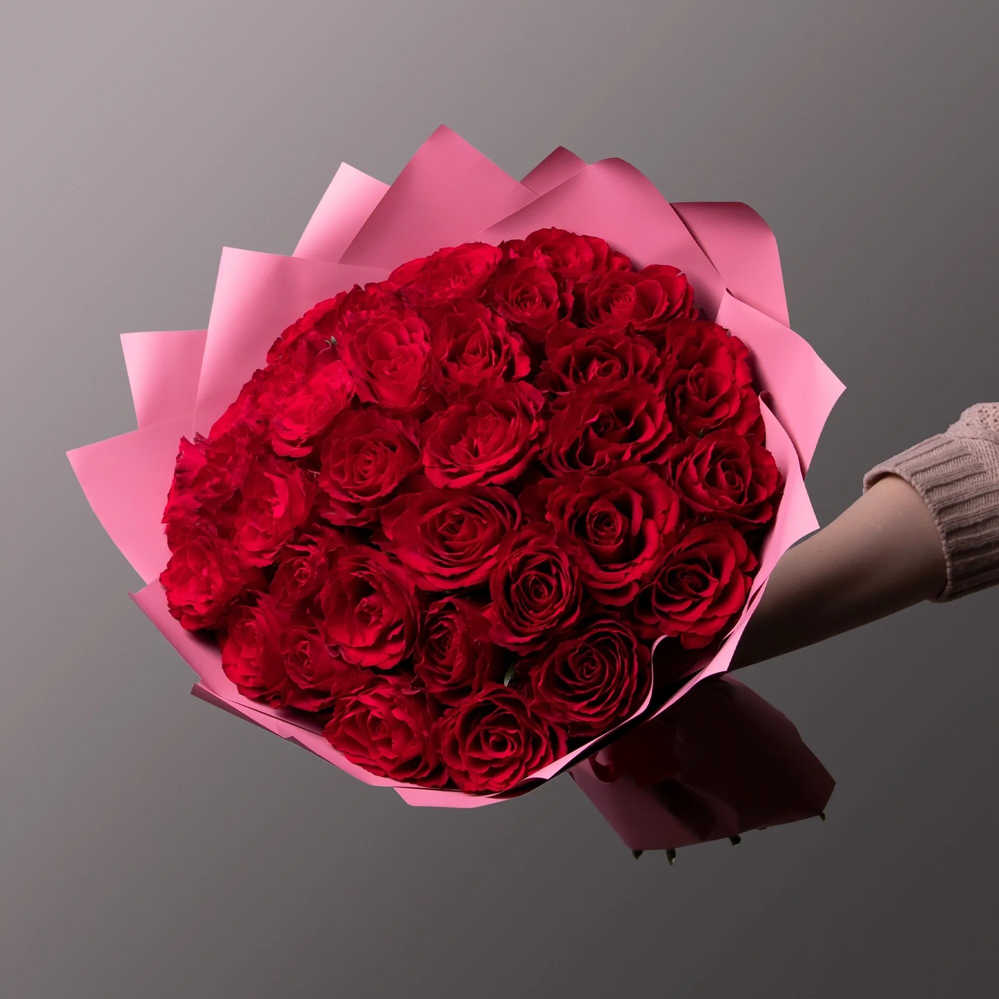 Букет Роза "Красная" 35 шт Высота 40 см в коробке и аквабоксе от "Простоцветы"