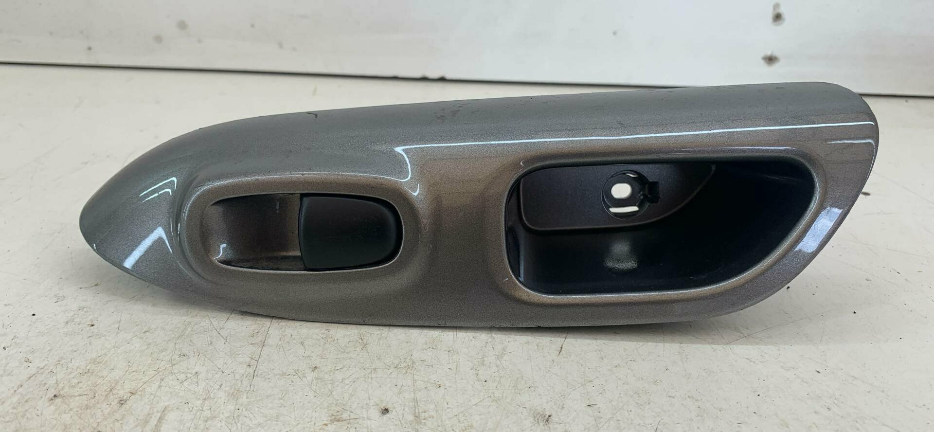 Кнопка стеклоподъемника двери задней левой Nissan Juke F15 2013 254111KL5A