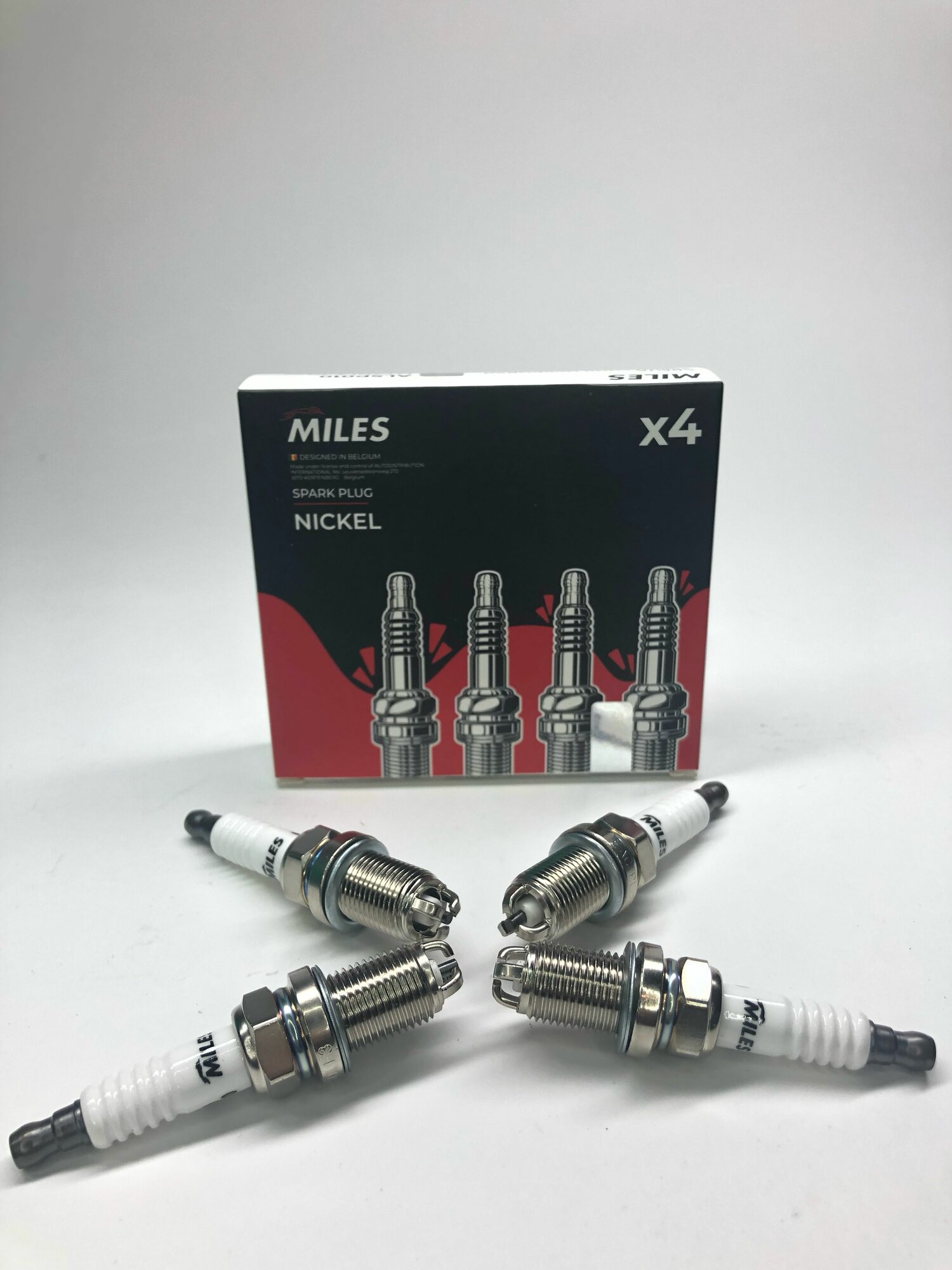 Свечи зажигания для BMW БМВ 1 3 5 X5 7 8 Z3 Alpina B3 Alpina B5 E30 E34 E36 E46 E39 E32 E38 E65 E83 E53 3 контакта бельгия М50 4 Штуки — фото 1