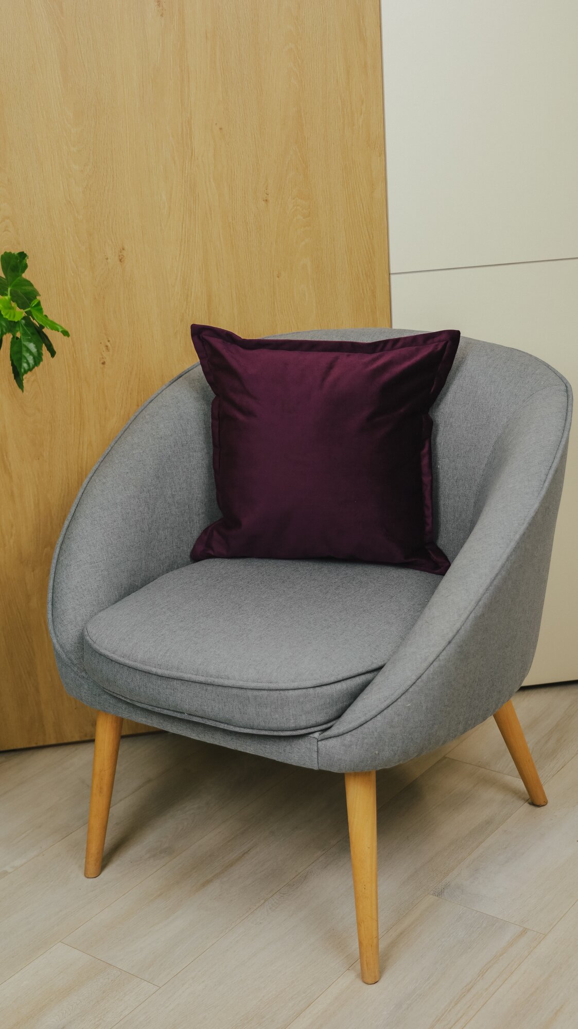 Подушка декоративная 43х43 с отстрочкой, велюр фиолетовый, 23 Линия