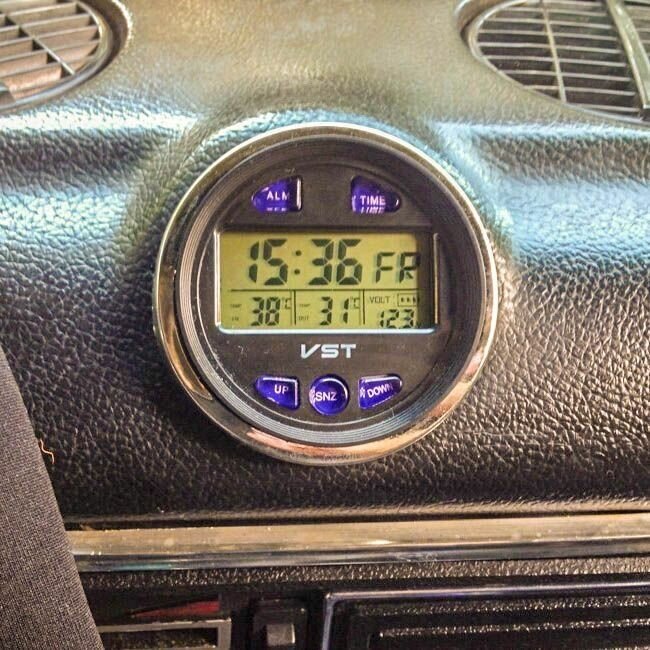 Автомобильные часы с подсветкой, вольтметром и термометром VST 7042V