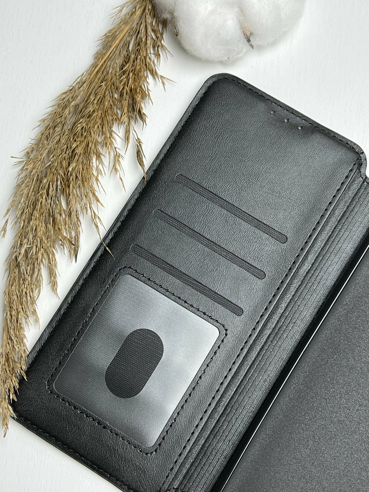 Чехол книжка для Tecno Spark 20/Spark 20C/Go 2024 c магнитной застежкой/Техно Спарк 20/Спарк 20Ц/Гоу 2024 c хлястиком и отделением под карты, черный — фото 1