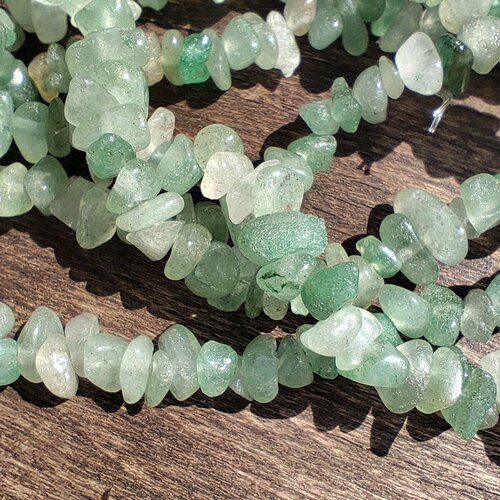 Бусины авантюрин зеленый 4-8 мм галтовка нить 76 см, Suntrim