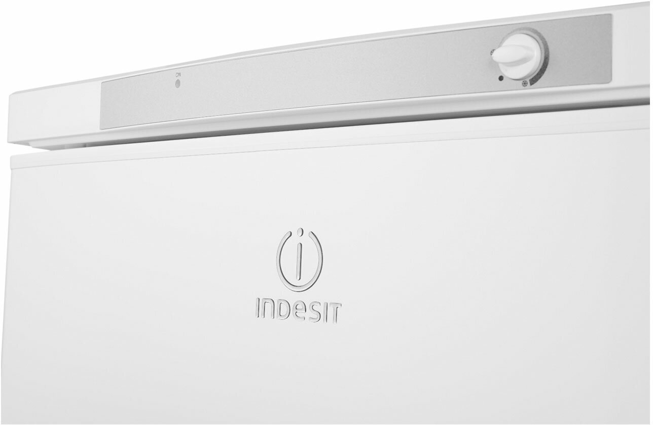 Холодильник с нижней морозильной камерой Indesit - фото №8