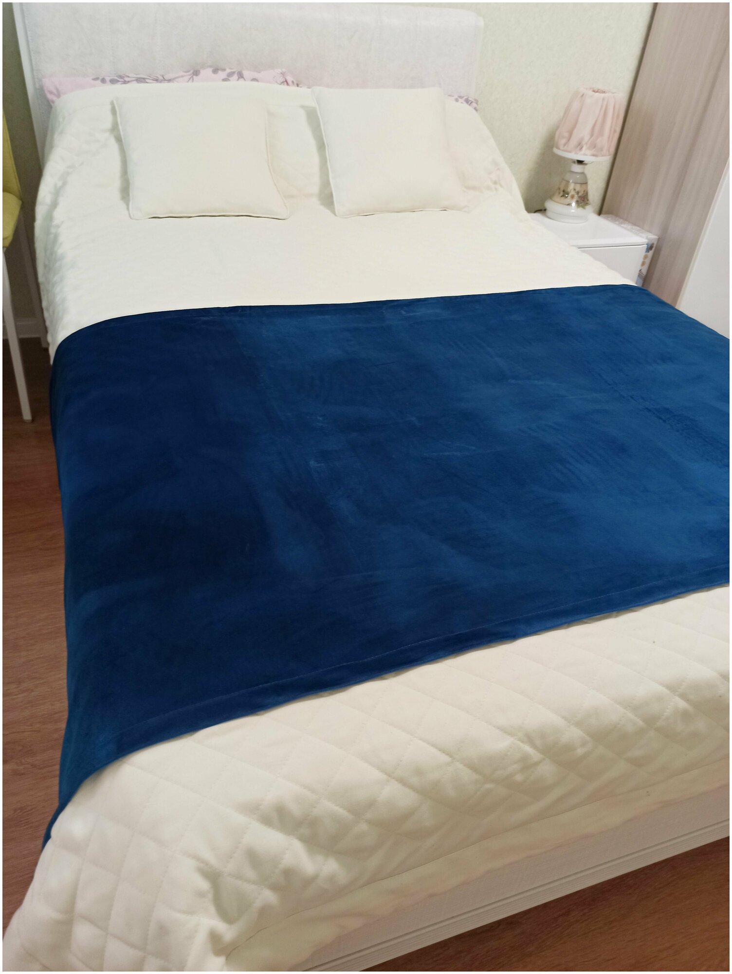 Покрывало - дорожка на кровать "Кружева" Бархат 80х200 см, синий - фотография № 1