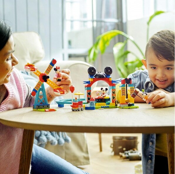 Конструктор LEGO Disney "Микки, Минни и Гуфи на веселой ярмарке" 10778 - фото №12