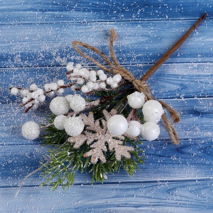 Декор "Зимнее очарование" ягодки снежинка блеск, 20 см