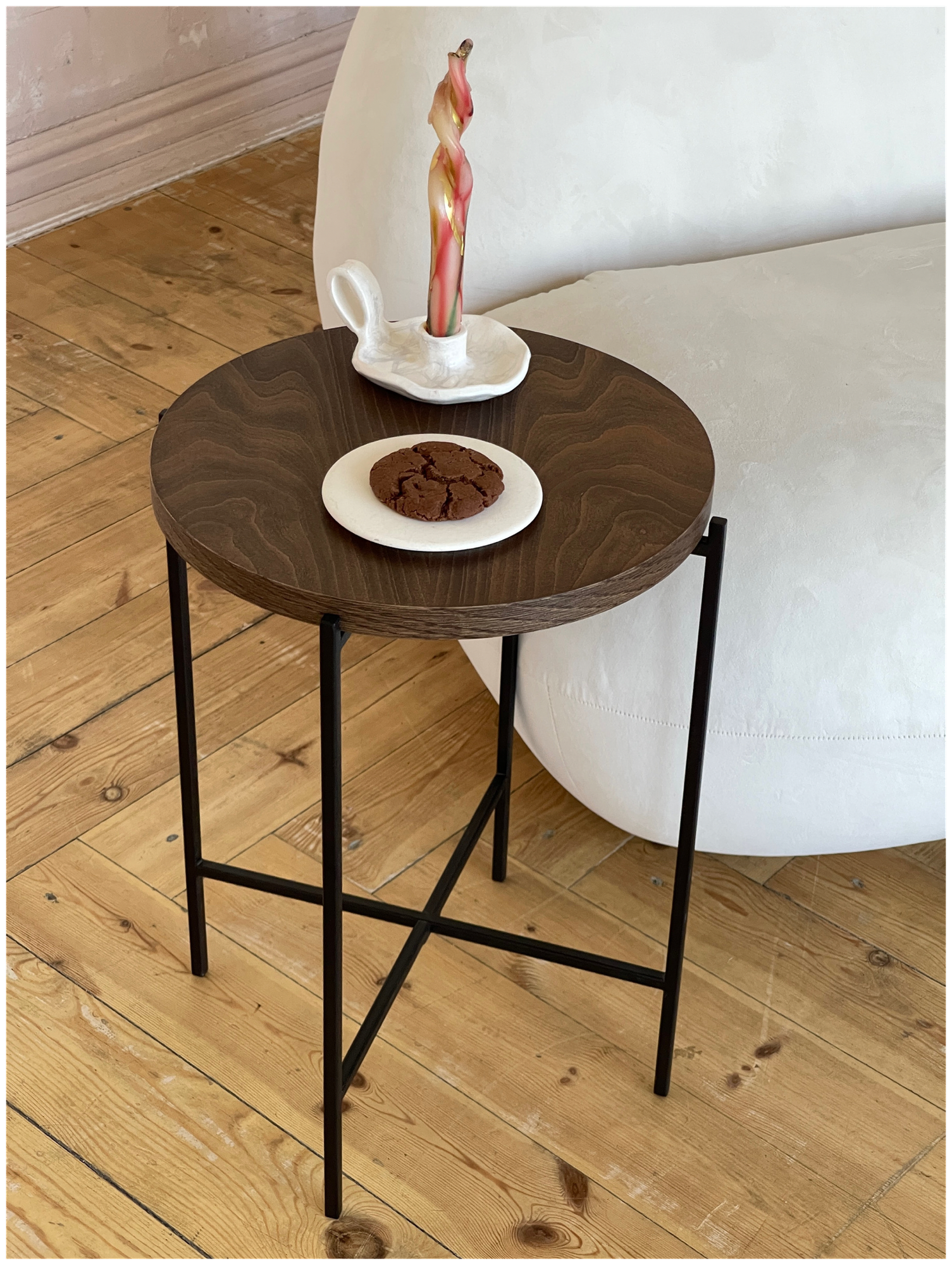 Журнальный столик круглый кофейный Арси, Натуральный шпон бука, металлические ножки, 40x40x55 см , Цвет Темно-коричневый - фотография № 4