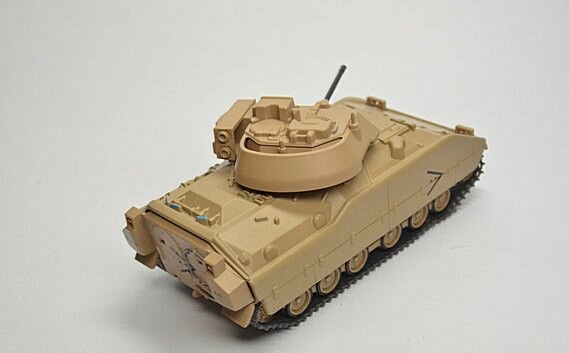 Масштабная модель 1/72 боевая машина пехоты М2 Брэдли — фото 1