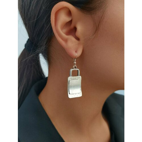 Серьги серебристый 750₽