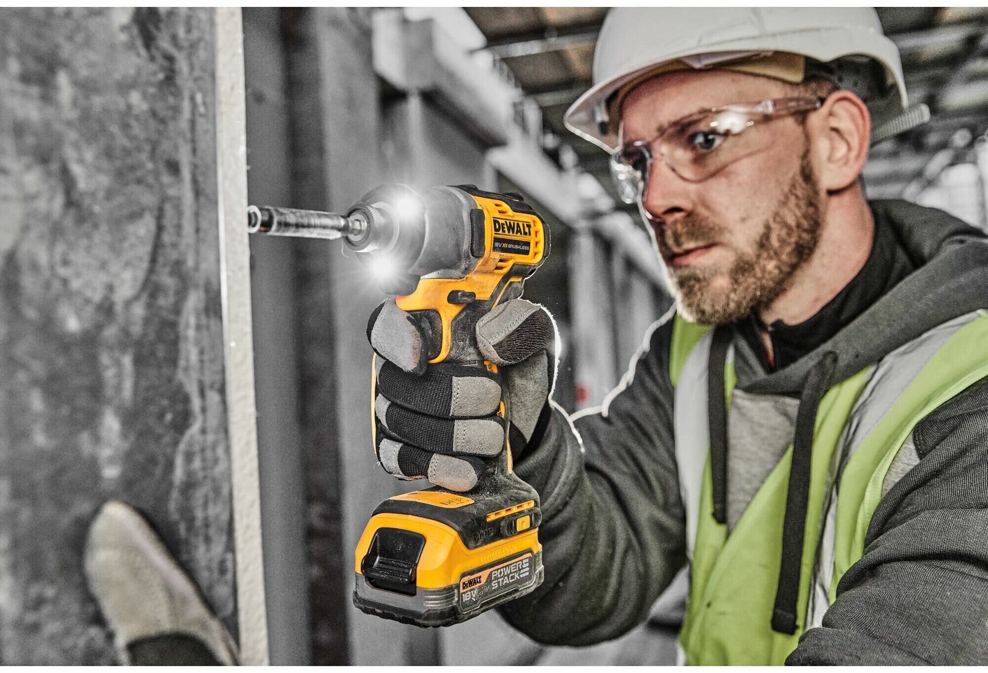 Аккумуляторный бесщеточный импульсный шуруповерт DEWALT DCF840E1T 18 В XR - фотография № 3