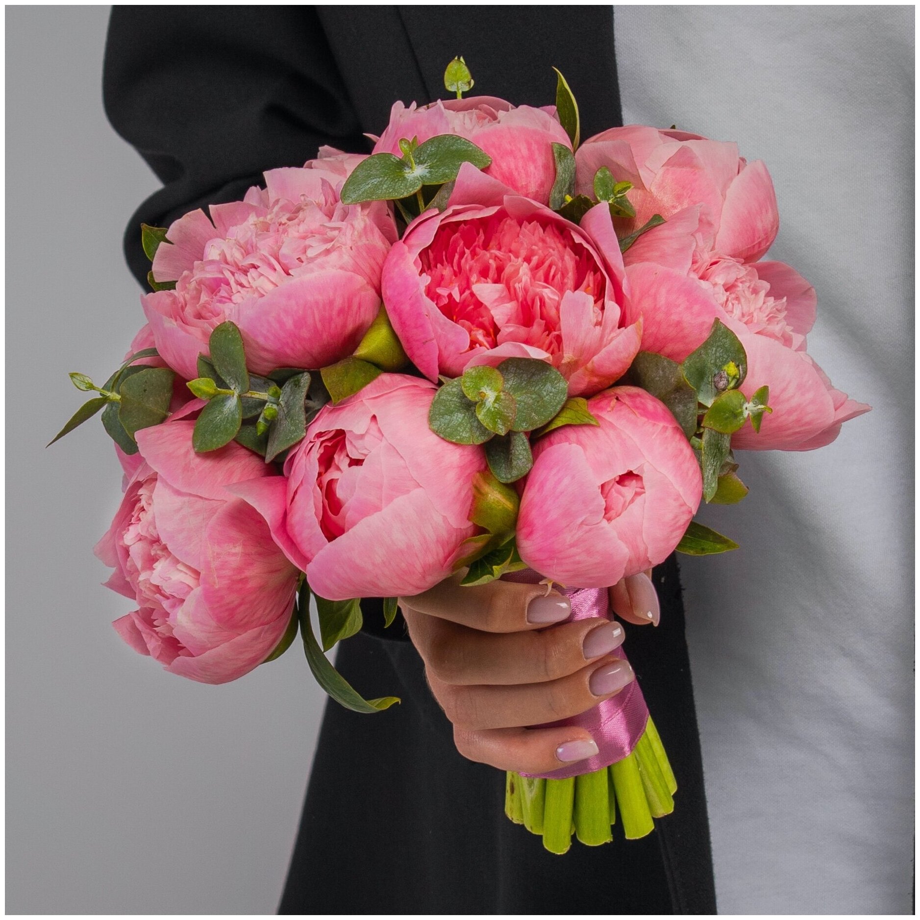 11 Розовых Пионов в букете невесты