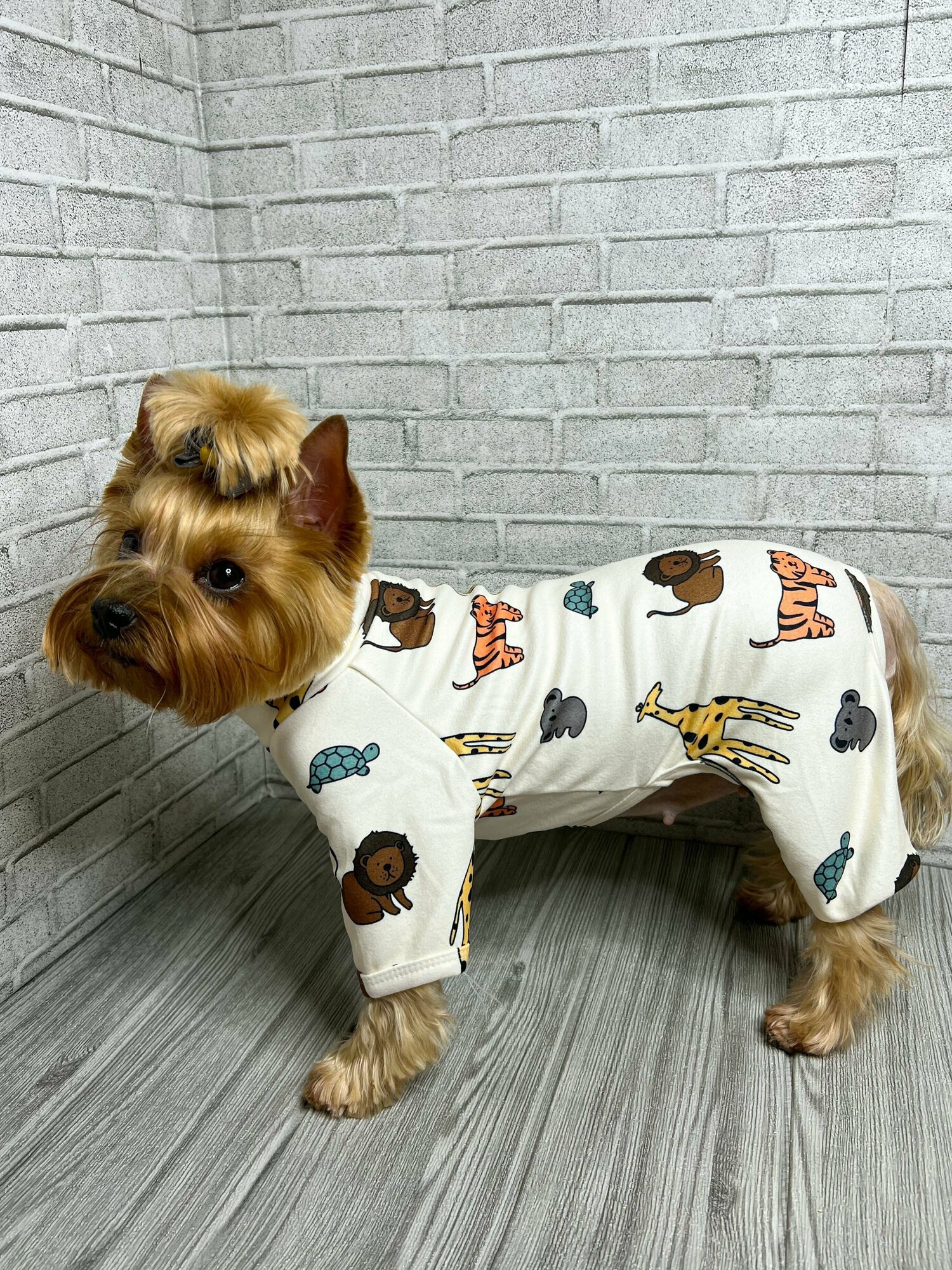 Пижама-костюм для мелких и средних пород собак / Размер M / Молочная - фотография № 10
