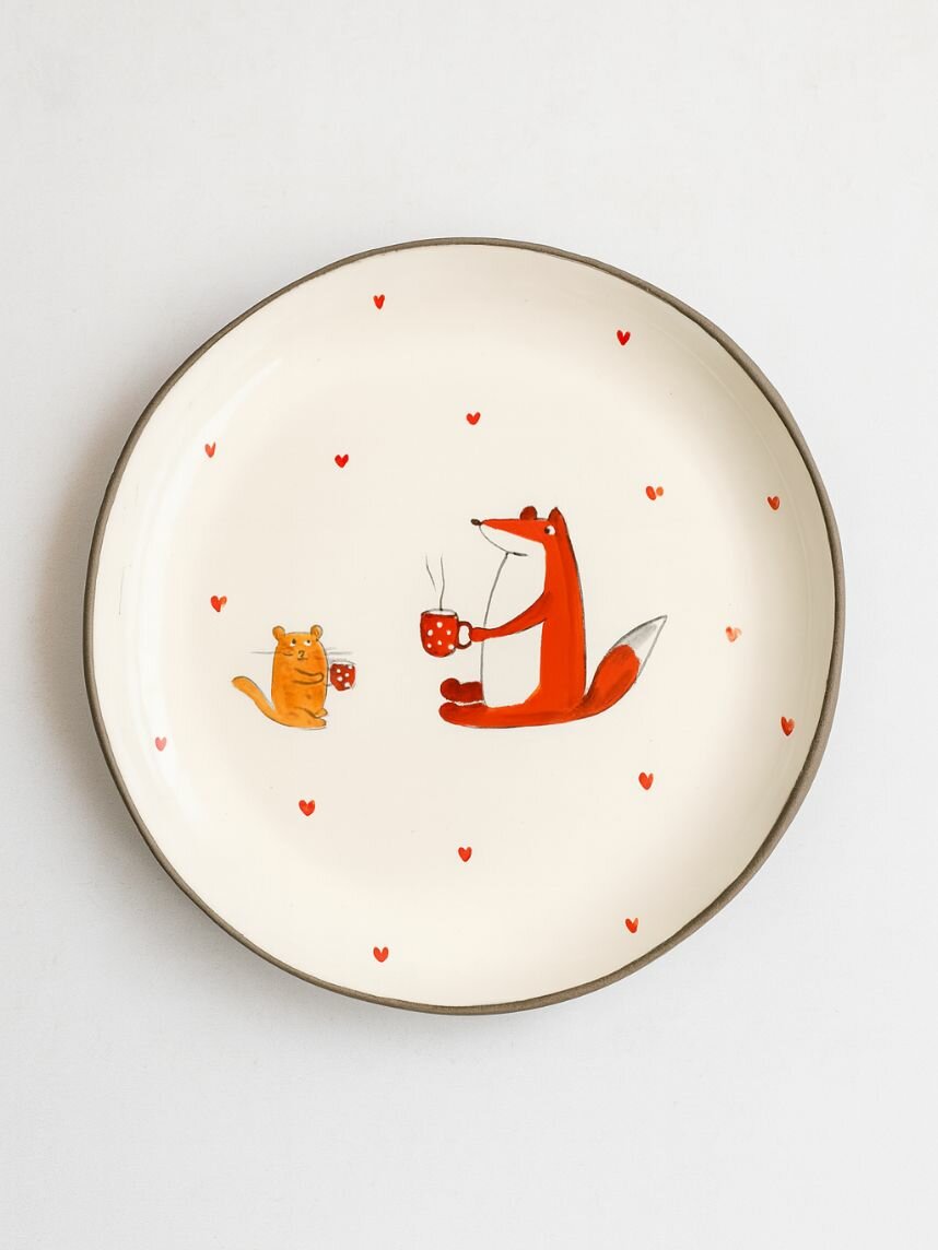 Тарелка ручной работы с бортиком Лис с хомяком и чашечкой чая, белая, 17 см
