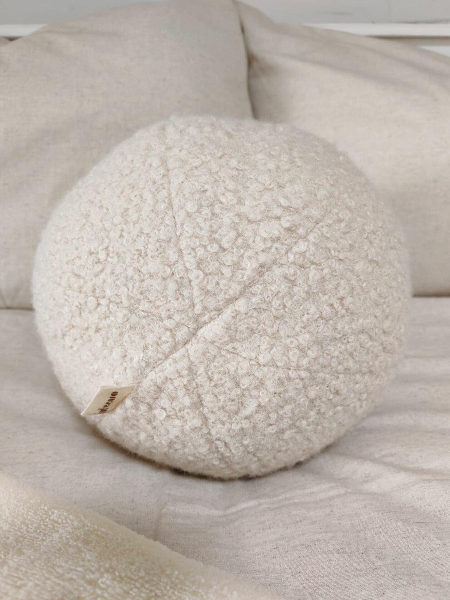 Подушка декоративная шар 25х25 см UYUTEEVO