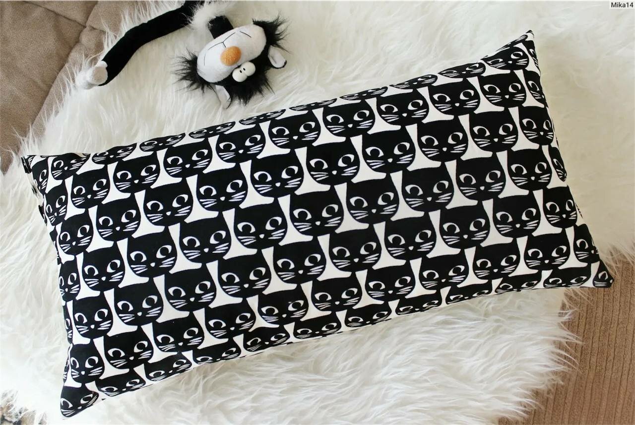 MATTRAM 30*60 IKEA Подушка декоративная белый фон черный кот