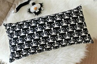 MATTRAM 30*60 IKEA Подушка декоративная, белый фон, черный кот