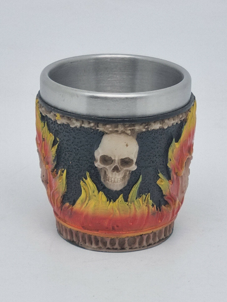 Стопка из полистоуна Череп в огне — фото 1
