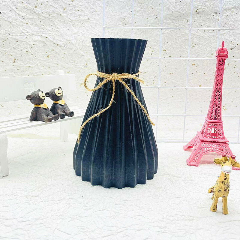 Artistic plastic vase for home decor with injection molding and sleek design for living room arrangements black