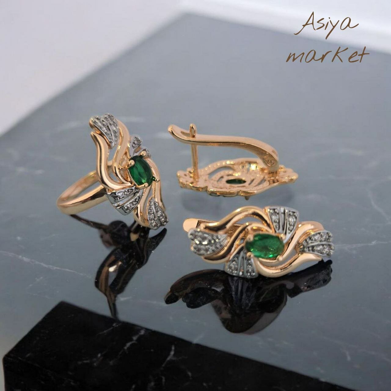 Комплект бижутерии: серьги, кольцо, фианит