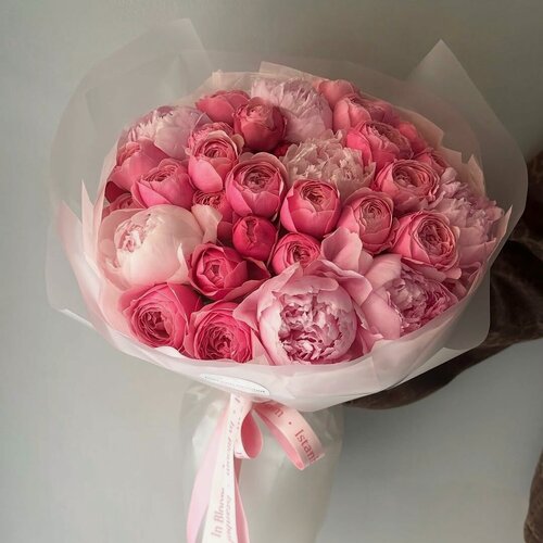 Изображение товара Букет из розовых пионов и кустовых пионовидных роз, красивый букет цветов, шикарный, премиум цветы, премиум букет