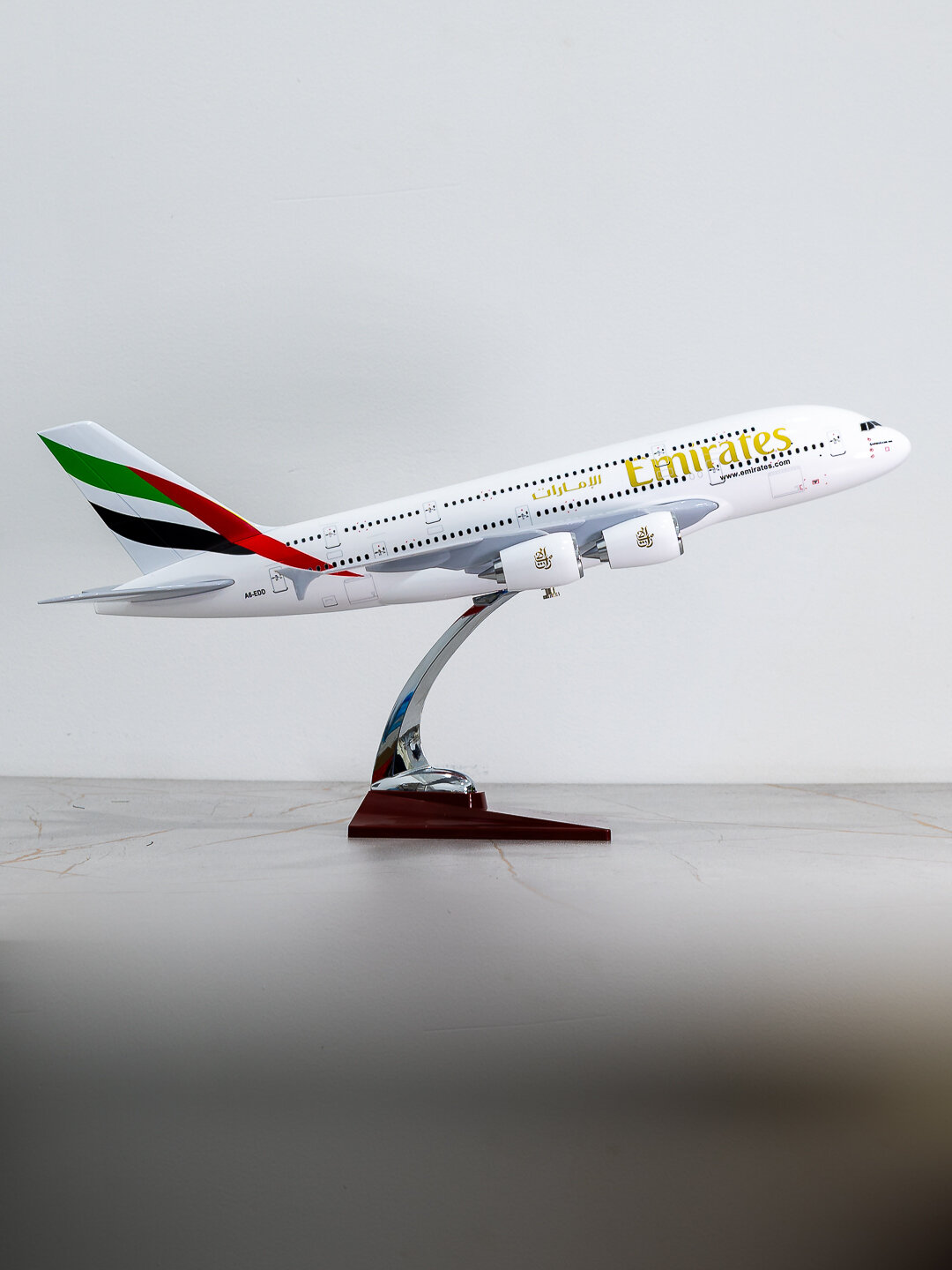 Модель самолёта Airbus A380, авиакомпания Emirates, 45 см, Металл+пластик — фото 1